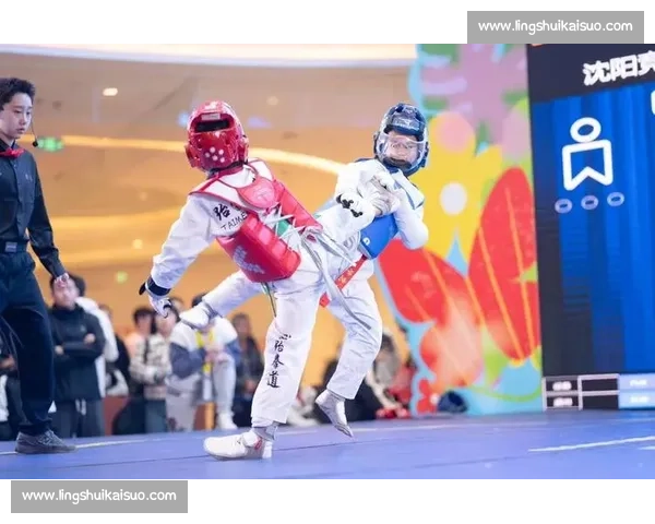 激烈赛场争锋瞬间点燃观众激情与热血情绪